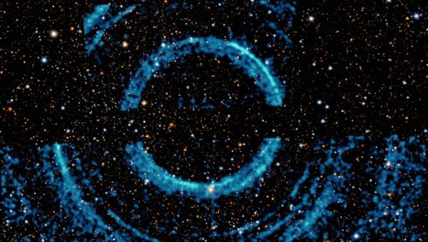Chandra сфотографировал кольца вокруг черной дыры