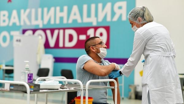 Эксперт рассказал о влиянии вакцинации на постковидные осложнения