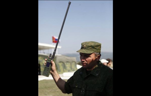 Военным продемонстрируют новую модель портативной радиостанции