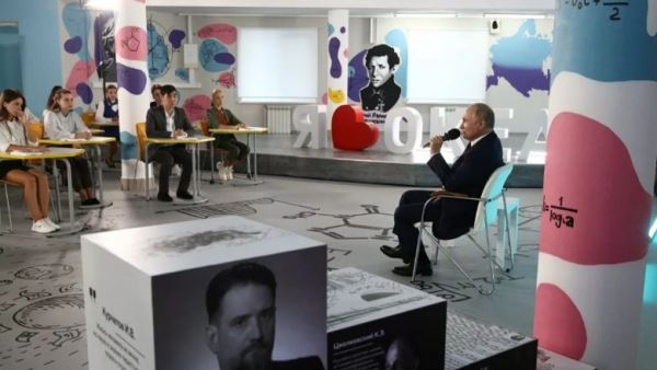 Учительница и директор оценили поведение ученика после замечания Путину